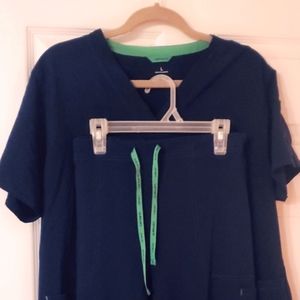 navy blue carhartt scrubs large